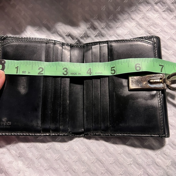 GUCCI Smooth Black Leather Bi Fold Wallet with G Clasp - Picture 16 of 16